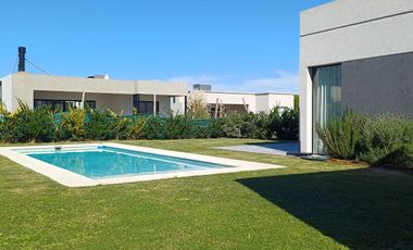 Casa en Venta 4 ambientes, en San Ramón, Pilar del Este