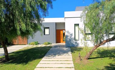Casa en Venta 4 ambientes, en San Ramón, Pilar del Este