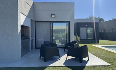 Casa en Venta 4 ambientes, en San Ramón, Pilar del Este