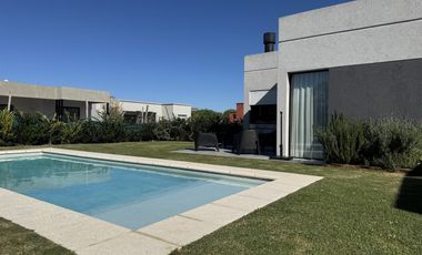 Casa en Venta 4 ambientes, en San Ramón, Pilar del Este
