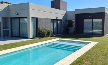 Casa en Venta 4 ambientes, en San Ramón, Pilar del Este