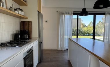 Casa en Venta 4 ambientes, en San Ramón, Pilar del Este