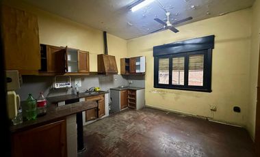 Galpón - Depósito de 930 m2 - Avellaneda - VENTA