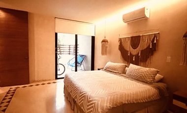 Departamento en venta 1 recamara en planta baja con jardín en Aldea Zama