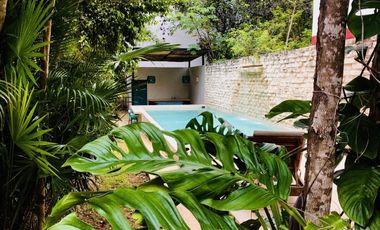 Departamento en venta 1 recamara en planta baja con jardín en Aldea Zama