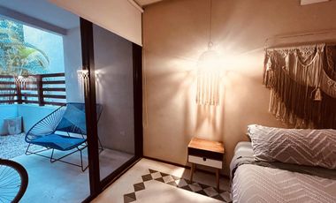 Departamento en venta 1 recamara en planta baja con jardín en Aldea Zama