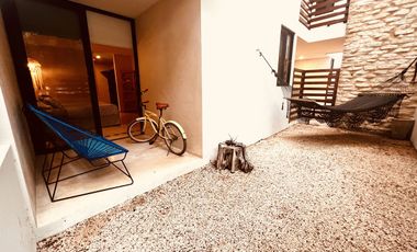 Departamento en venta 1 recamara en planta baja con jardín en Aldea Zama