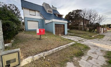 CASA VENTA BARRIO SAN RAFAEL MDA 4 AMB 1 CUADRA DEL MAR GAS NATURAL COCHERA PARRILLA