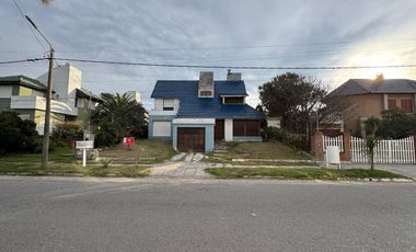 CASA VENTA BARRIO SAN RAFAEL MDA 4 AMB 1 CUADRA DEL MAR GAS NATURAL COCHERA PARRILLA