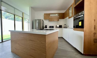 VENTA COMODA CASA DE UNA PLANTA EN PRIVADA ARBOREA CONKAL YUCATAN