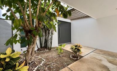 VENTA COMODA CASA DE UNA PLANTA EN PRIVADA ARBOREA CONKAL YUCATAN