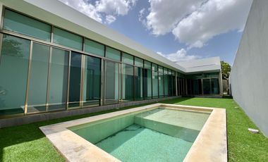 VENTA COMODA CASA DE UNA PLANTA EN PRIVADA ARBOREA CONKAL YUCATAN