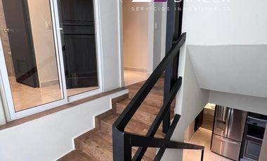RENTA de Casa AMUEBLADA en Col. Lomas del Valle, San Pedro Garza García