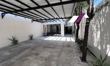 RENTA de Casa AMUEBLADA en Col. Lomas del Valle, San Pedro Garza García