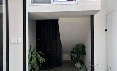 RENTA de Casa AMUEBLADA en Col. Lomas del Valle, San Pedro Garza García