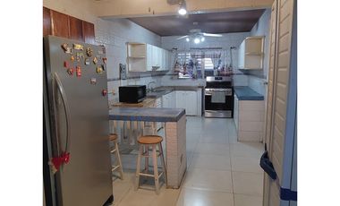 Se alquila apartamento en Altos del Dorado