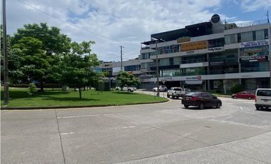 LOCAL / CENTENNIAL / PLAZA BOULEVARD / 100M / PLANTA ALTA / ESQUINA