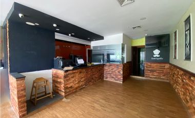 LOCAL / CENTENNIAL / PLAZA BOULEVARD / 100M / PLANTA ALTA / ESQUINA