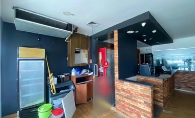 LOCAL / CENTENNIAL / PLAZA BOULEVARD / 100M / PLANTA ALTA / ESQUINA