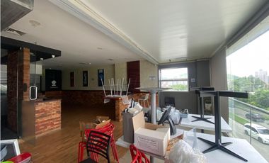 LOCAL / CENTENNIAL / PLAZA BOULEVARD / 100M / PLANTA ALTA / ESQUINA