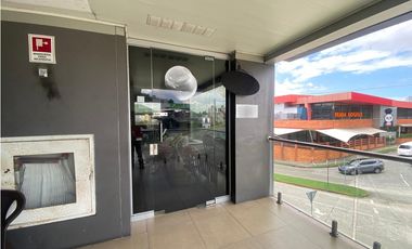 LOCAL / CENTENNIAL / PLAZA BOULEVARD / 100M / PLANTA ALTA / ESQUINA