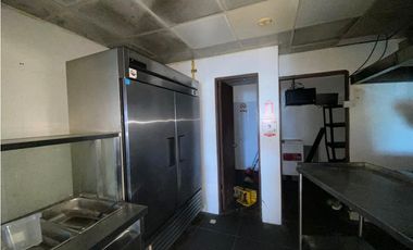 LOCAL / CENTENNIAL / PLAZA BOULEVARD / 100M / PLANTA ALTA / ESQUINA