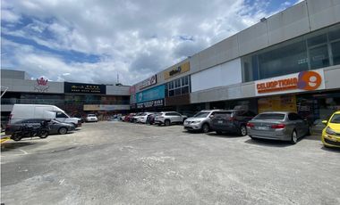 LOCAL / CENTENNIAL / PLAZA BOULEVARD / 100M / PLANTA ALTA / ESQUINA