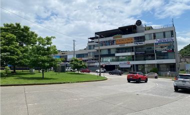 LOCAL / CENTENNIAL / PLAZA BOULEVARD / 100M / PLANTA ALTA / ESQUINA