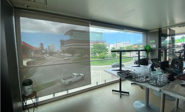 LOCAL / CENTENNIAL / PLAZA BOULEVARD / 100M / PLANTA ALTA / ESQUINA