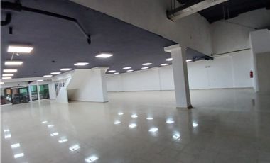 ALQUILER LOCAL 381M2 EN PLAZA AGORA CHANIS