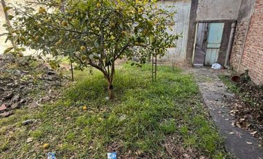 VENTA. Lote de 8,66 x 43mts. Casa a reciclar. Corrales al 6800. VILLA LUGANO.