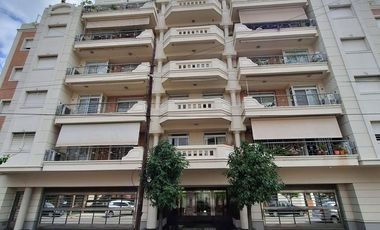 Venta departamento 6 ambiente en Lanús cochera