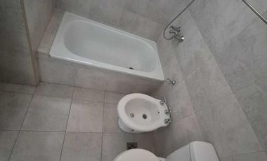 Venta departamento 6 ambiente en Lanús cochera