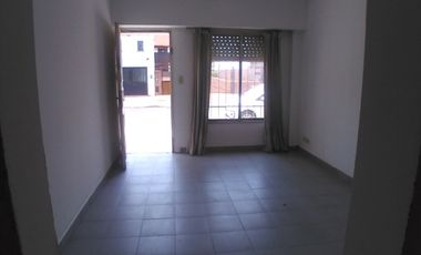 Casa PH en alquiler en Lanus Oeste