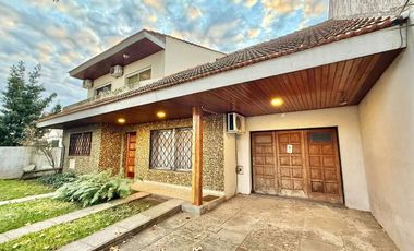 VENTA CASA SAN ISIDRO 7 AMB JARDIN PILETA, QUINCHO