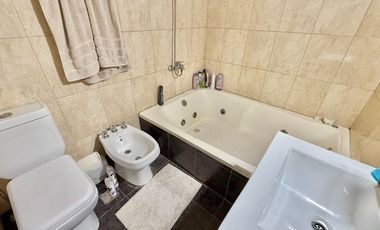 VENTA CASA SAN ISIDRO 7 AMB JARDIN PILETA, QUINCHO