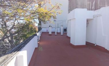 VENTA COLEGIALES PH 2 AMBIENTES  LUMINOSO