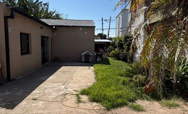 VENTA CASA 4 AMBIENTES QUILMES REFACCIONADA
