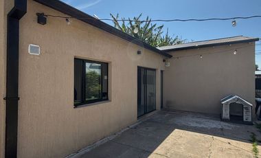 VENTA CASA 4 AMBIENTES QUILMES REFACCIONADA