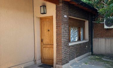 VENTA CASA 4 AMBIENTES QUILMES REFACCIONADA