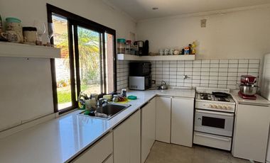 VENTA CASA 4 AMBIENTES QUILMES REFACCIONADA