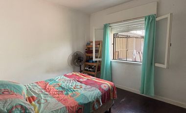 VENTA CASA 4 AMBIENTES QUILMES REFACCIONADA