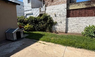 VENTA CASA 4 AMBIENTES QUILMES REFACCIONADA