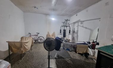 Venta Salón Comercial Amplio en Av. Gral Paz 6100