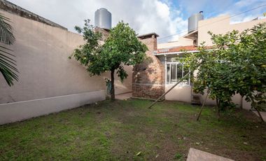ALQUILER CASA DE 4 AMBIENTES CON JARDIN- LOMAS