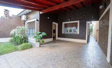 ALQUILER CASA DE 4 AMBIENTES CON JARDIN- LOMAS