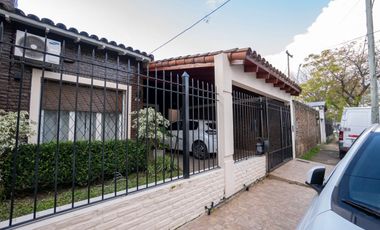 ALQUILER CASA DE 4 AMBIENTES CON JARDIN- LOMAS