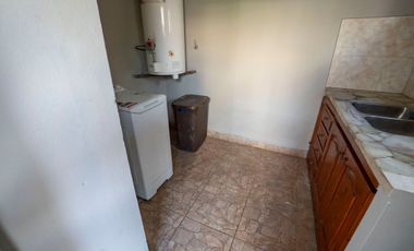 ALQUILER CASA DE 4 AMBIENTES CON JARDIN- LOMAS