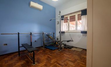 ALQUILER CASA DE 4 AMBIENTES CON JARDIN- LOMAS