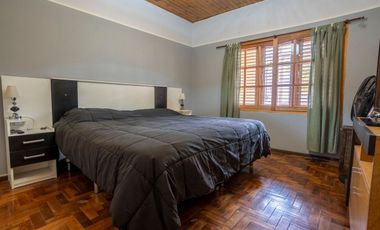 ALQUILER CASA DE 4 AMBIENTES CON JARDIN- LOMAS